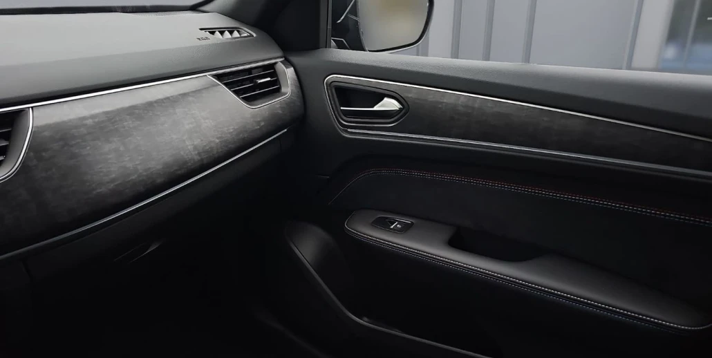 13_b9b9e8e3-cb9b-4c16-bd1f-e9c1e244b38e_final_image