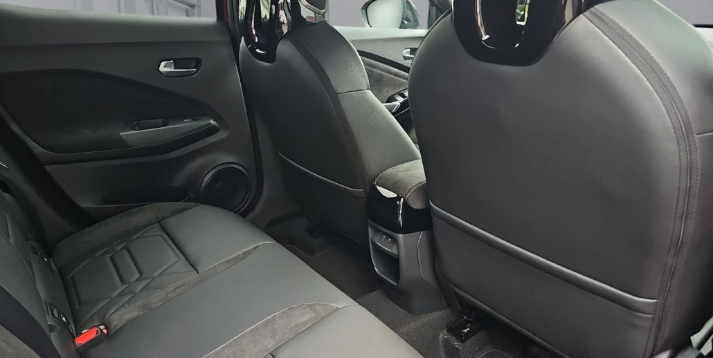 33_adcda107-2a43-4519-8808-aa4a8910f4cd_final_image