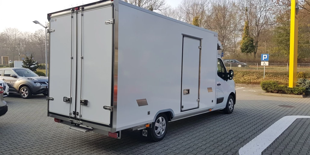 Dąbrowscy Renault Master kontener platforma 3