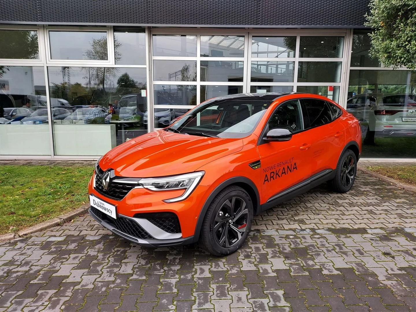 Nowy SUV Renault Arkana Atrakcyjna Cena w salonie Dąbrowscy